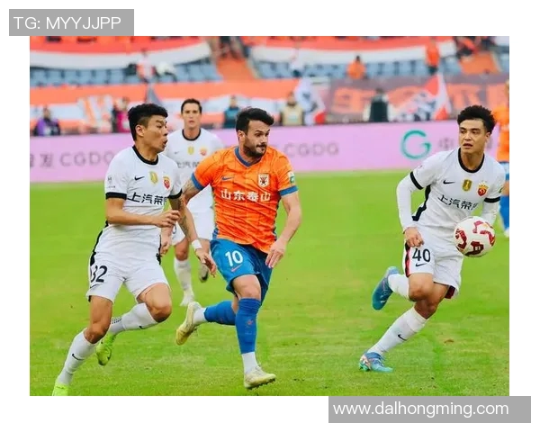 中超冠军争夺战激烈升级，谁将捧起荣誉奖杯称霸中国足球